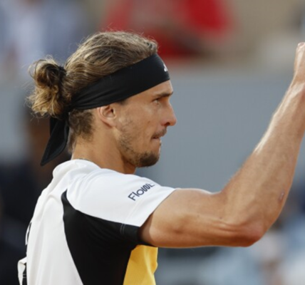 Alexander Zverev arrives at the French Open last on the day